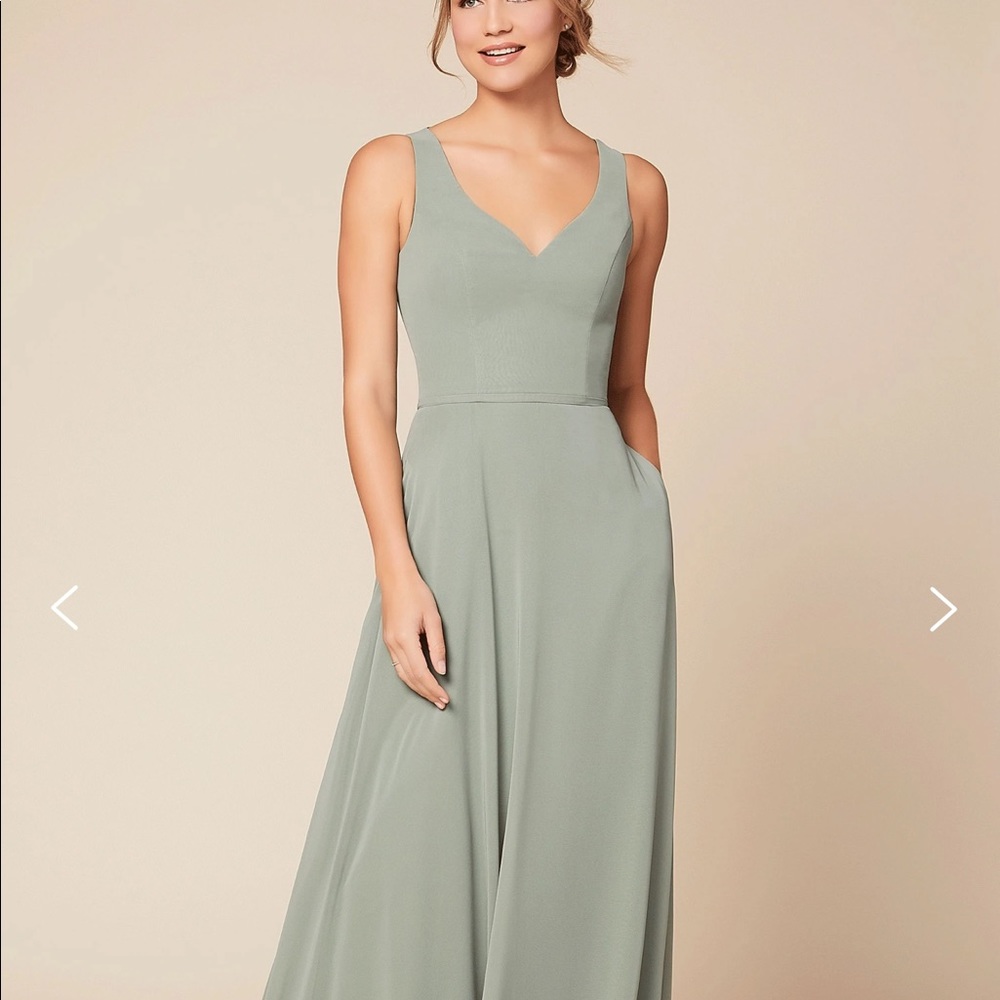COPY - Dear Cleo Kylie Bridesmaids Dress. Color Ivy. Size 6. Never worn. Tags o…